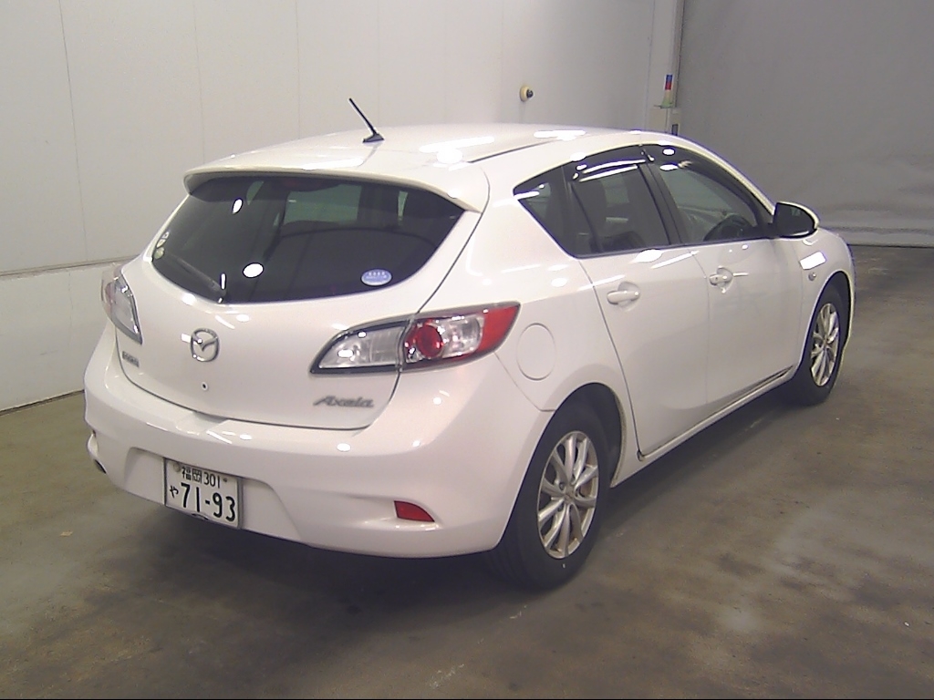 MAZDA AXELA