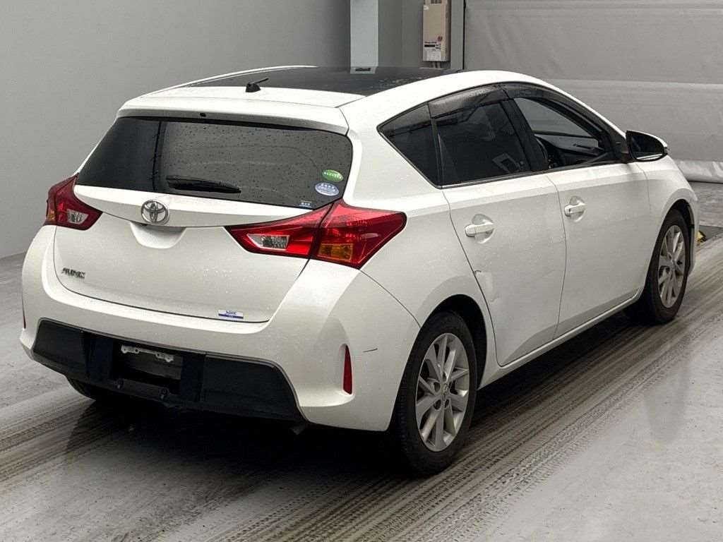 TOYOTA AURIS
