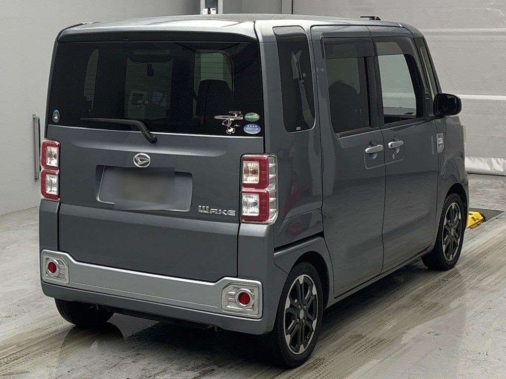 DAIHATSU WAKE