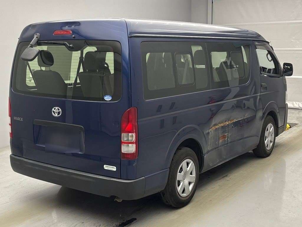 TOYOTA HIACE