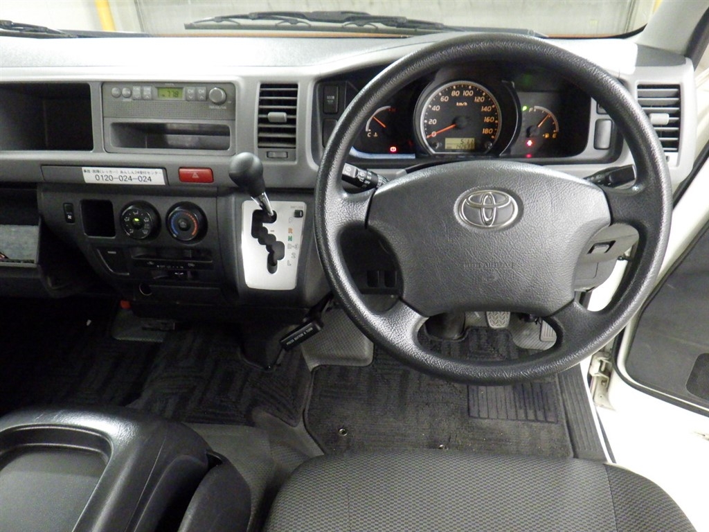 TOYOTA REGIUS ACE