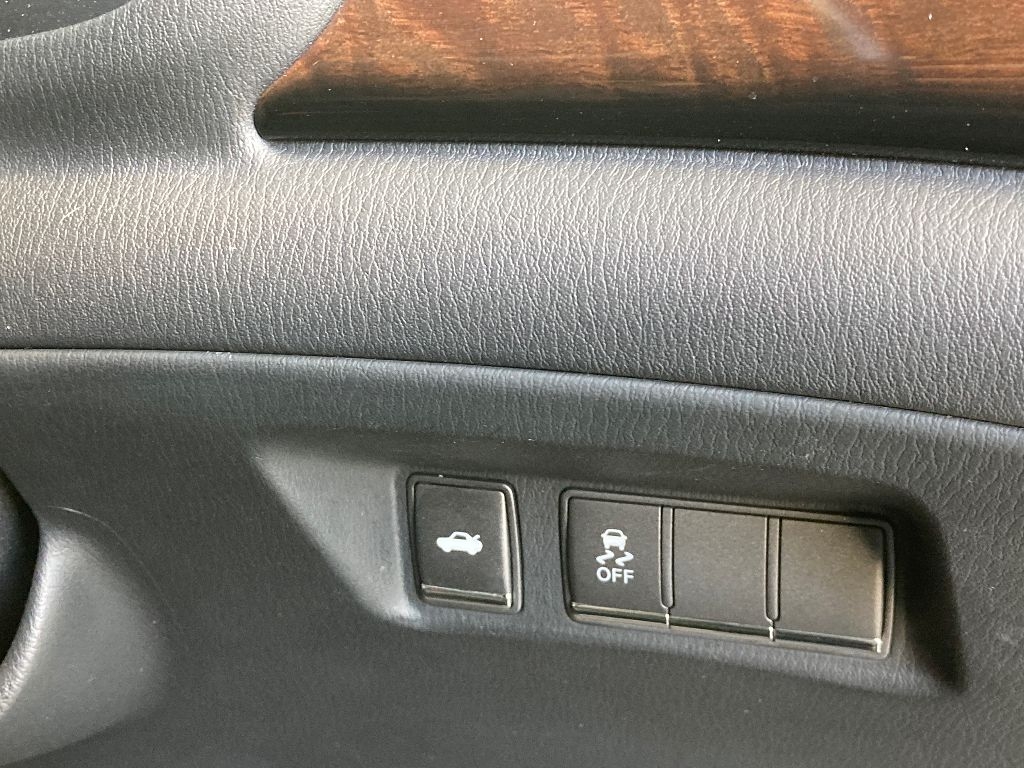 NISSAN FUGA