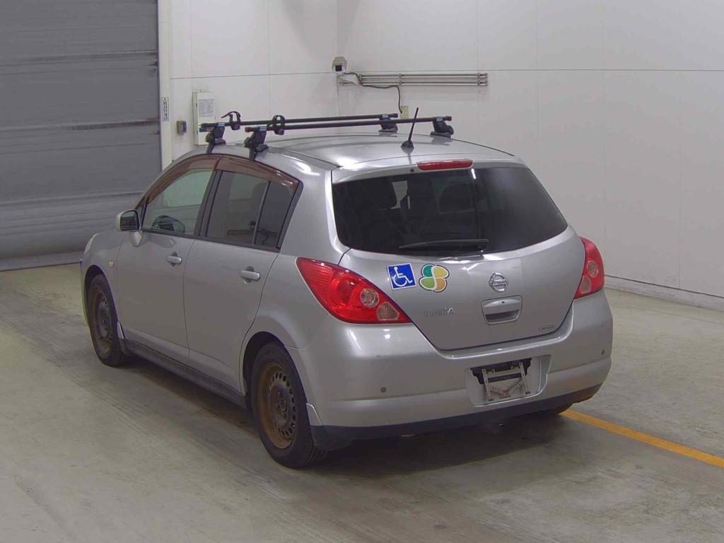 NISSAN TIIDA