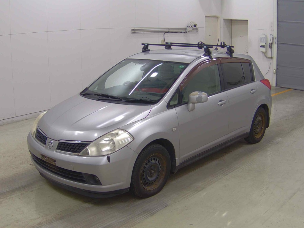 NISSAN TIIDA
