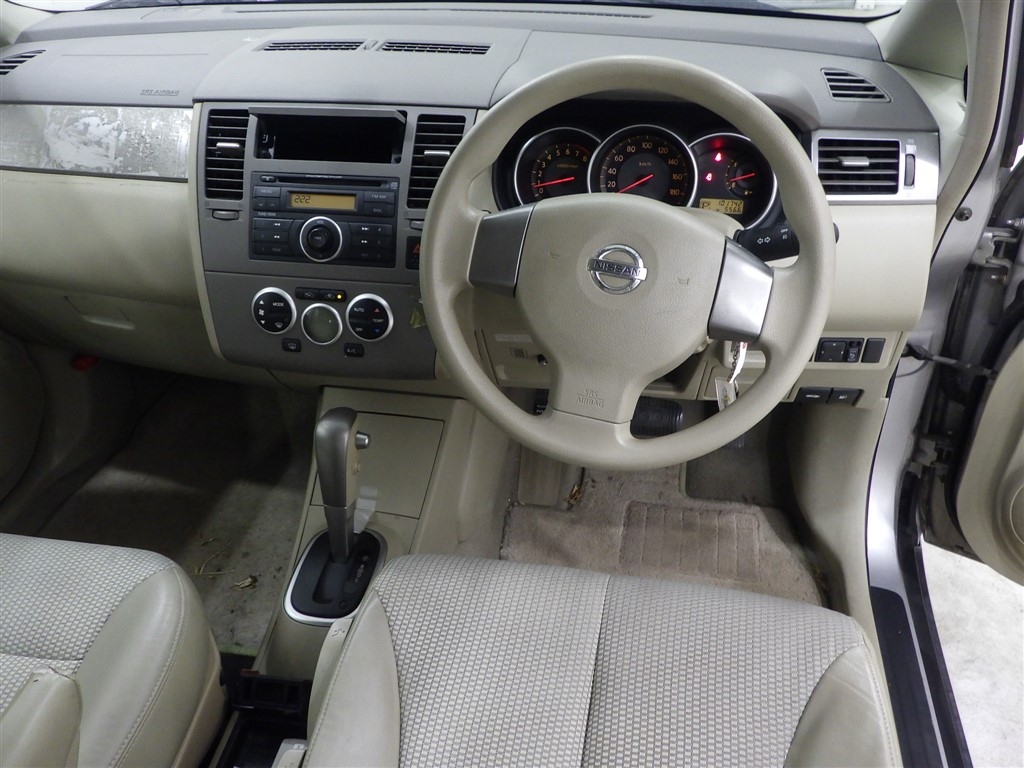 NISSAN TIIDA