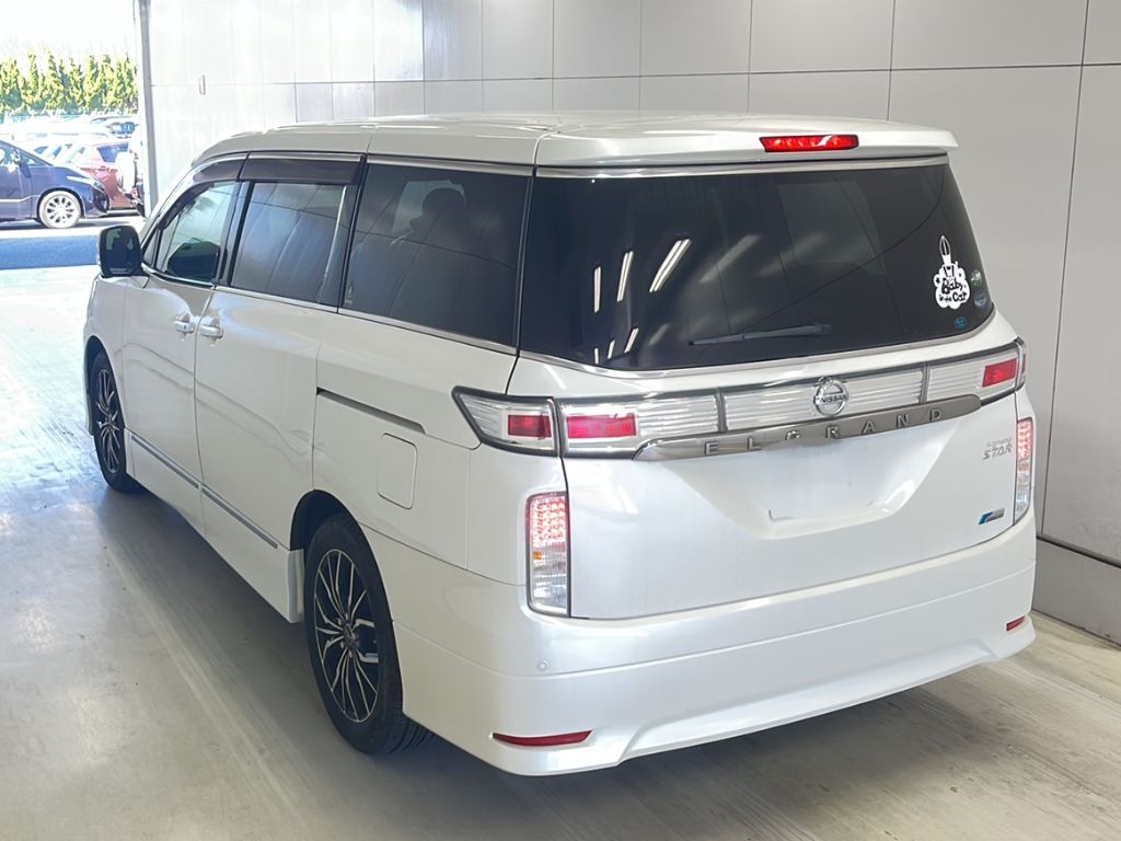 NISSAN ELGRAND