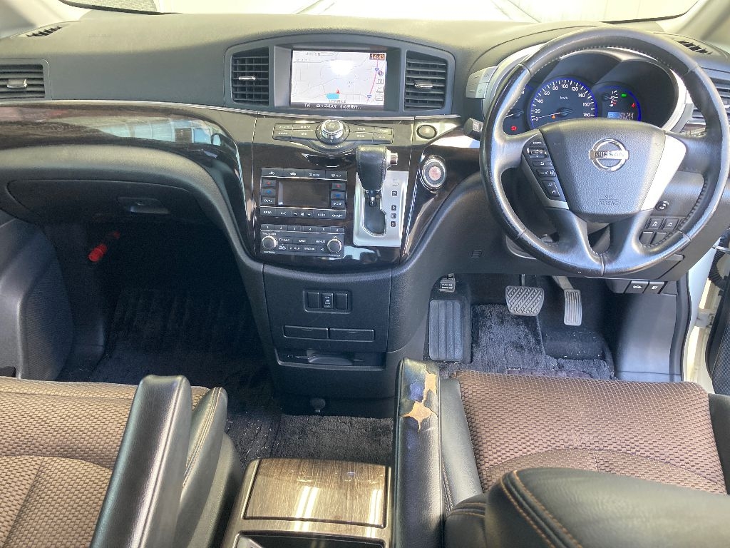 NISSAN ELGRAND