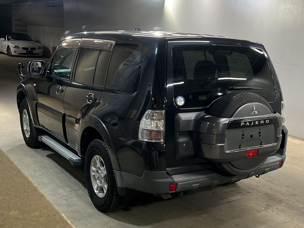 MITSUBISHI PAJERO