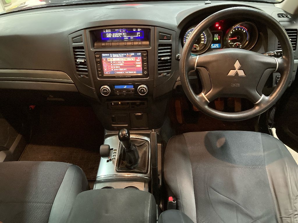 MITSUBISHI PAJERO