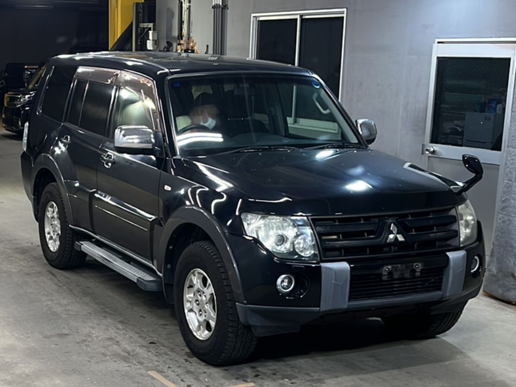 MITSUBISHI PAJERO
