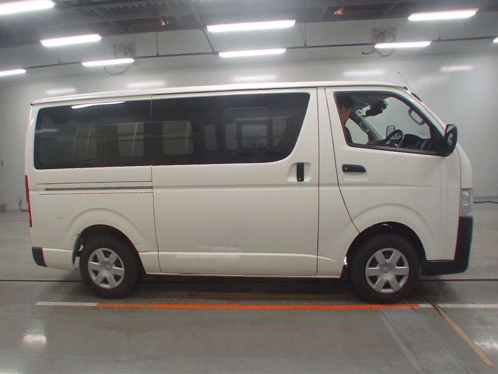 TOYOTA REGIUS ACE