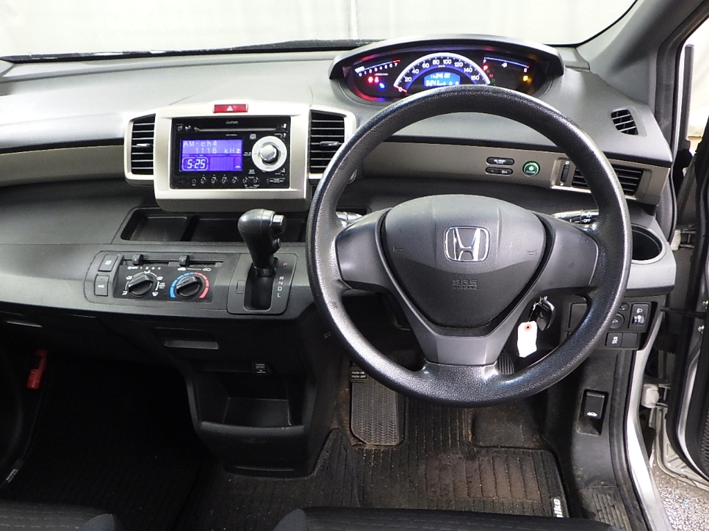 HONDA FREED SPIKE
