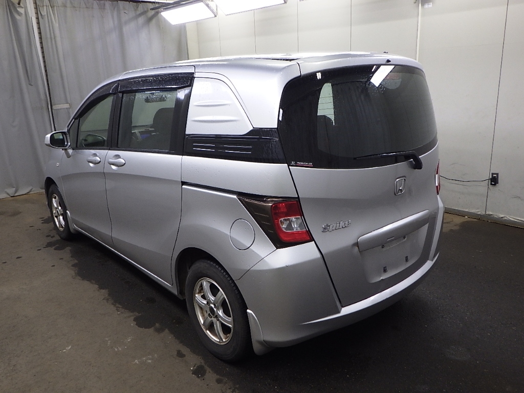 HONDA FREED SPIKE