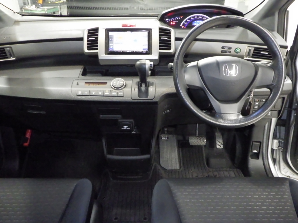 HONDA FREED SPIKE