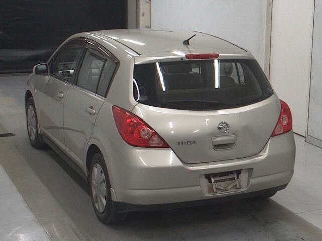 NISSAN TIIDA