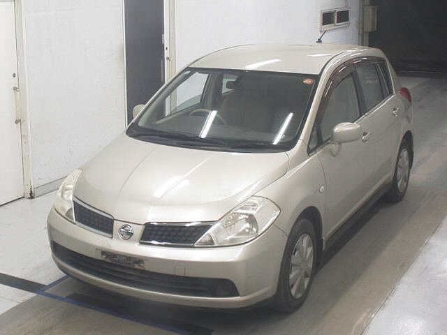 NISSAN TIIDA