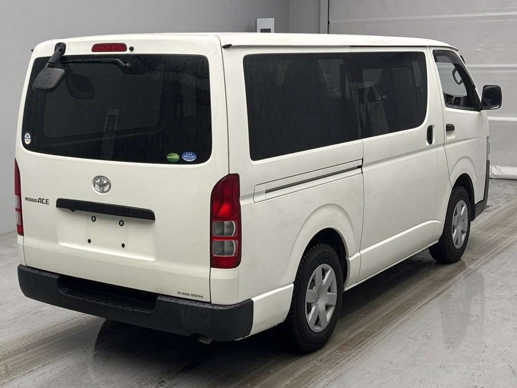 TOYOTA REGIUS ACE
