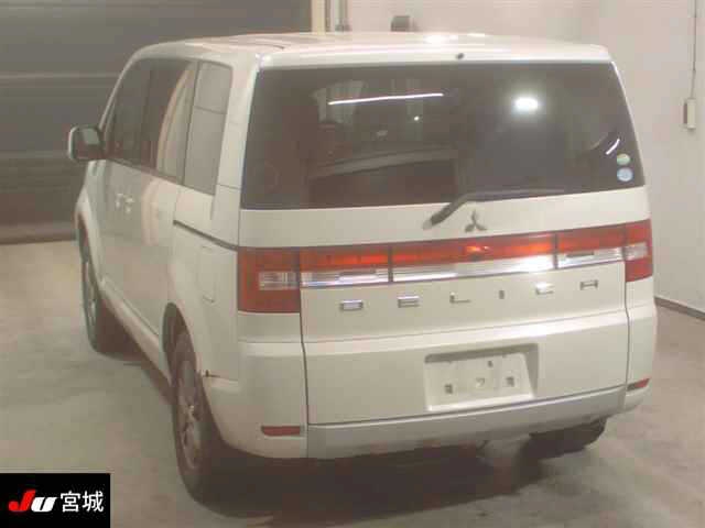 MITSUBISHI DELICA D:5