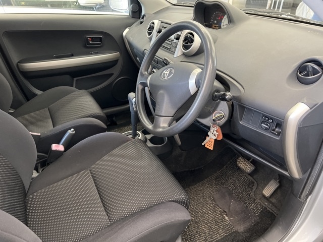 TOYOTA IST