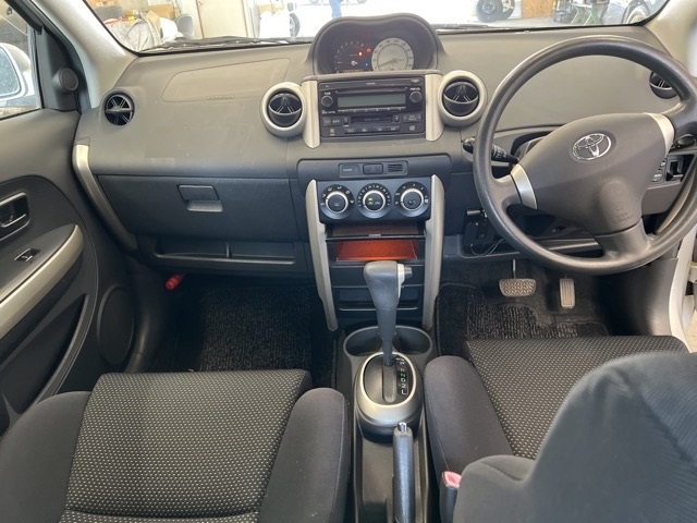 TOYOTA IST