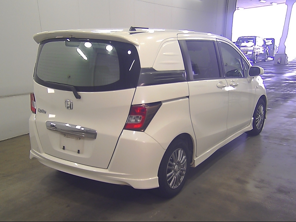 HONDA FREED SPIKE