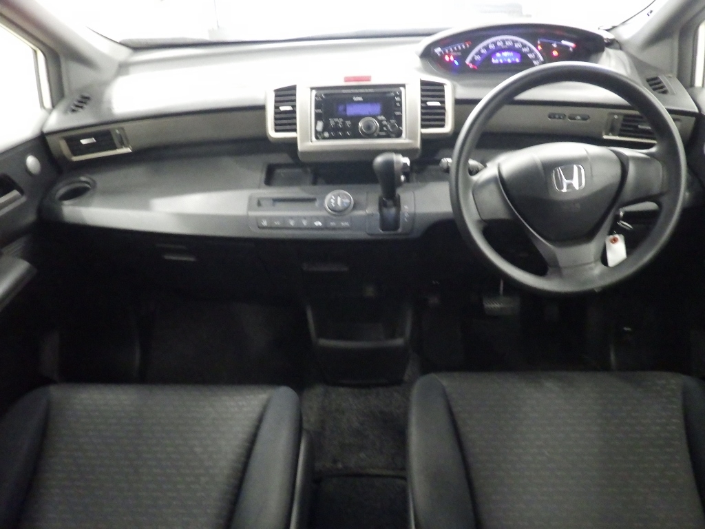 HONDA FREED SPIKE