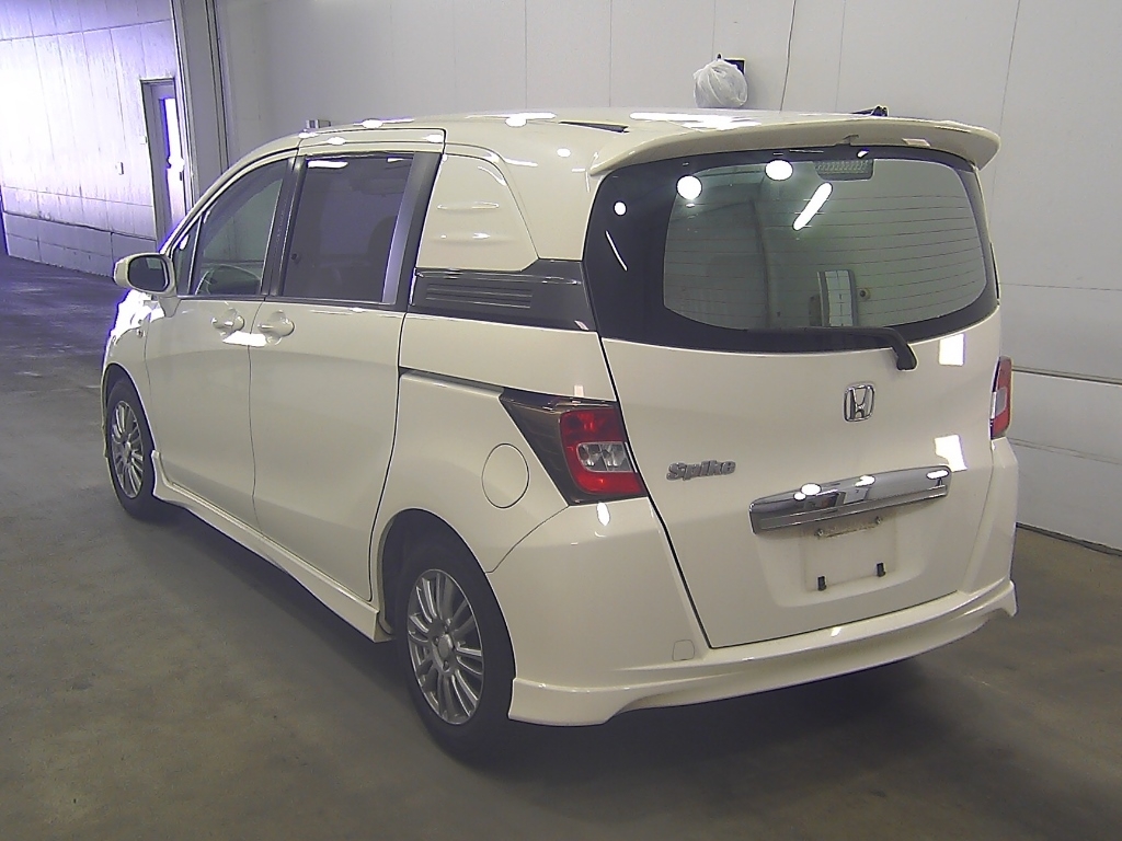 HONDA FREED SPIKE