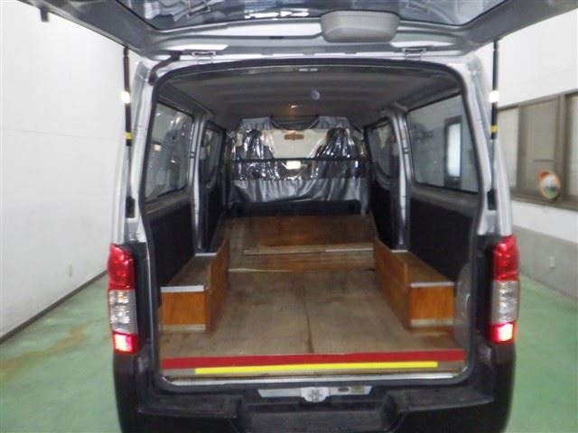 NISSAN NV350 CARAVAN