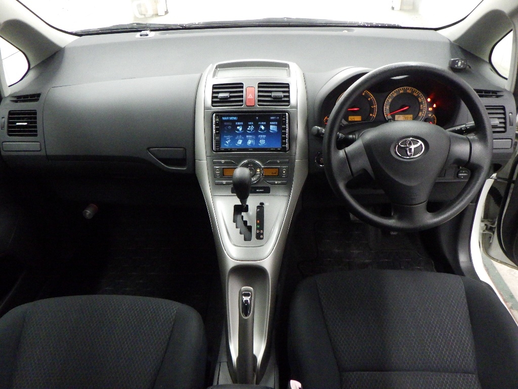 TOYOTA AURIS
