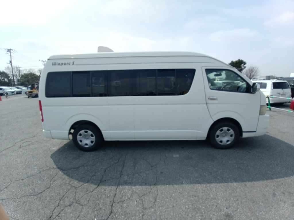 TOYOTA REGIUS ACE