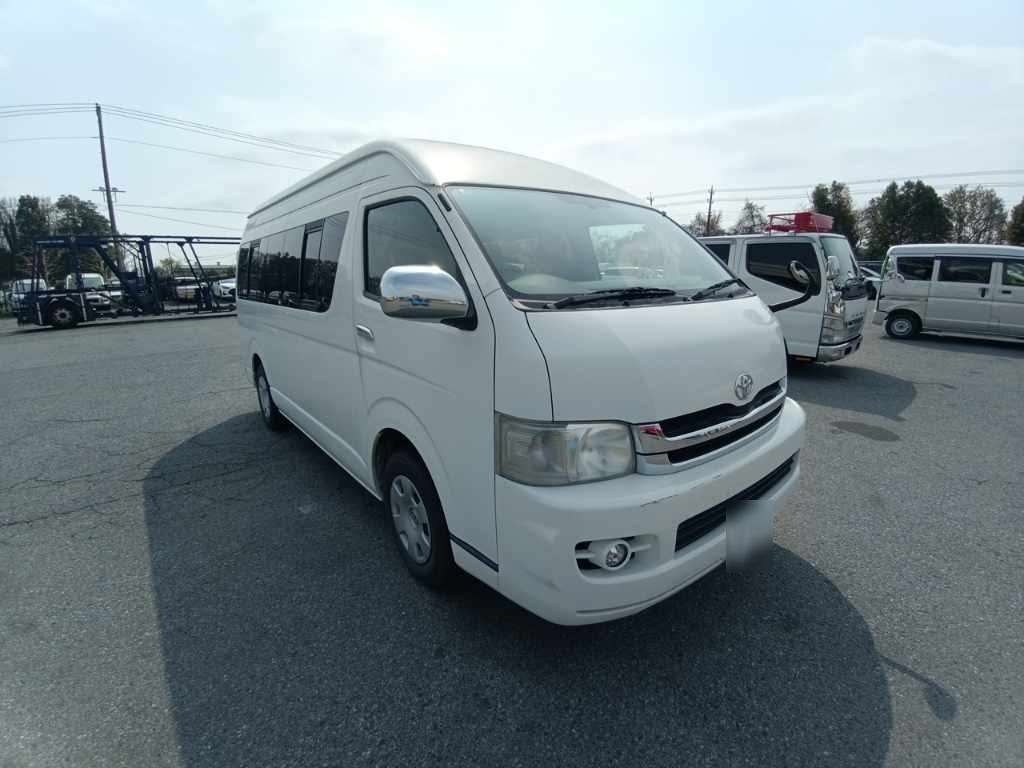 TOYOTA REGIUS ACE