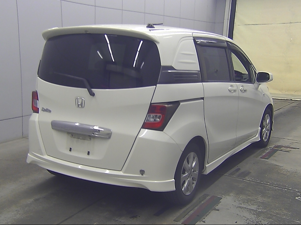 HONDA FREED SPIKE