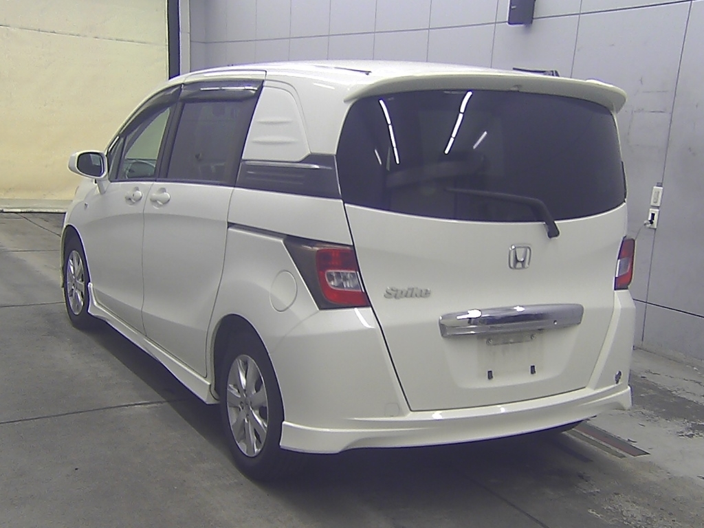 HONDA FREED SPIKE