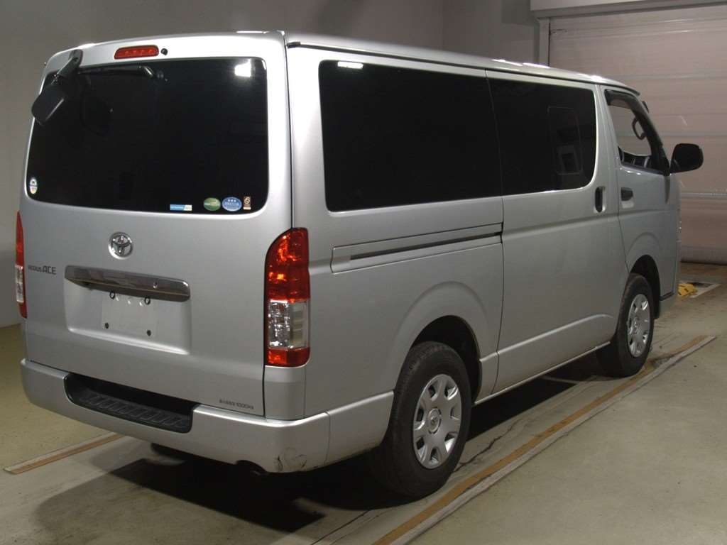 TOYOTA REGIUS ACE