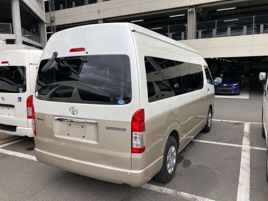TOYOTA HIACE