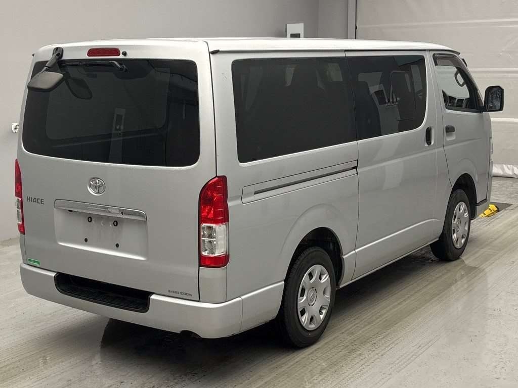 TOYOTA REGIUS ACE