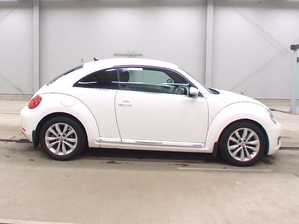VOLKSWAGEN BEETLE