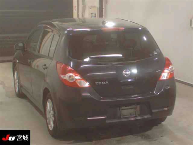 NISSAN TIIDA