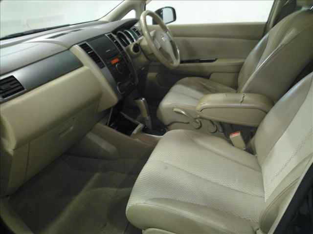 NISSAN TIIDA