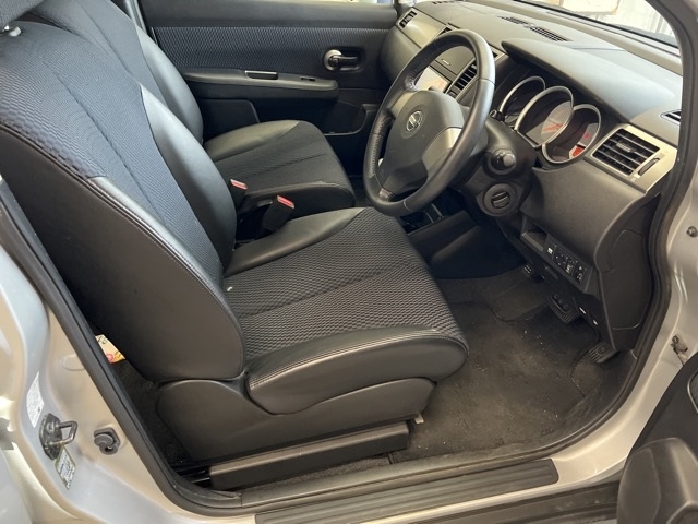NISSAN TIIDA