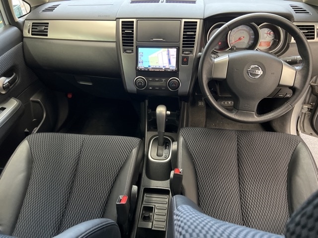 NISSAN TIIDA