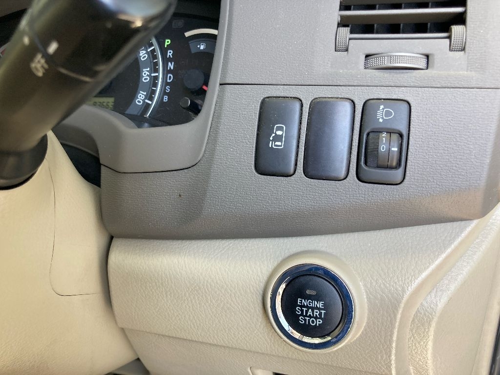 TOYOTA ISIS