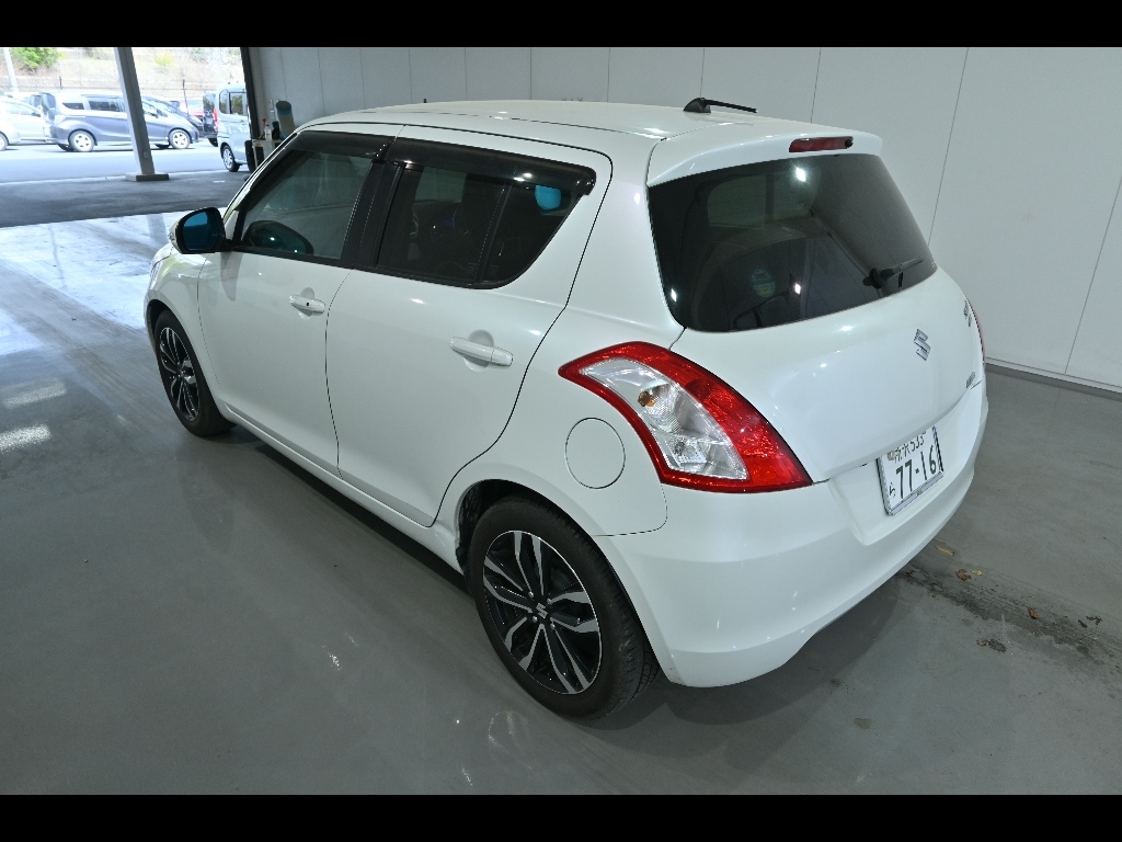 SUZUKI SWIFT