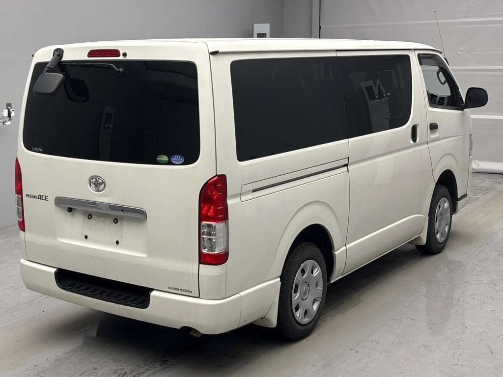 TOYOTA REGIUS ACE