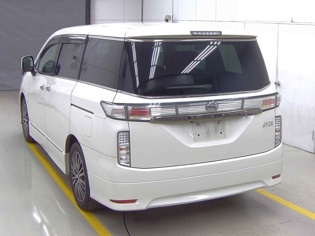 NISSAN ELGRAND