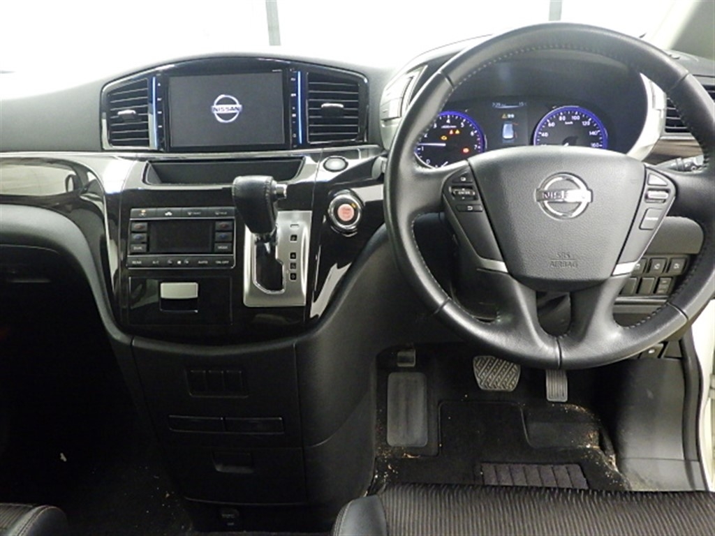 NISSAN ELGRAND
