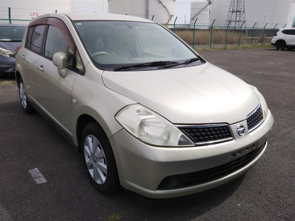 NISSAN TIIDA