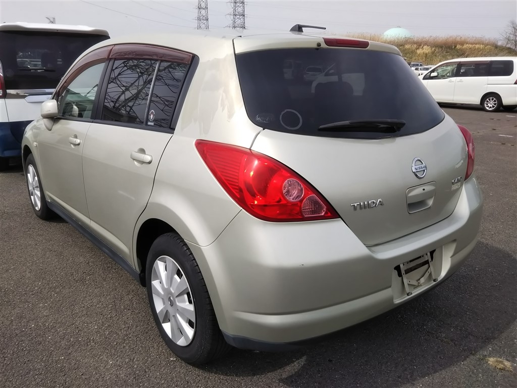 NISSAN TIIDA