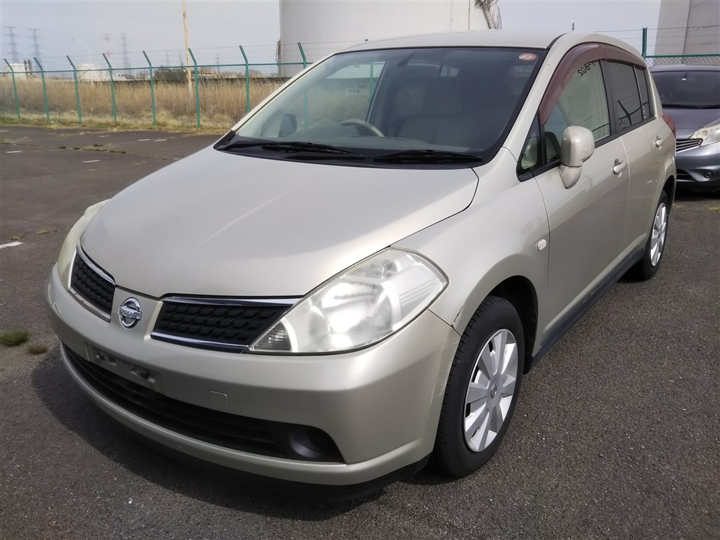 NISSAN TIIDA