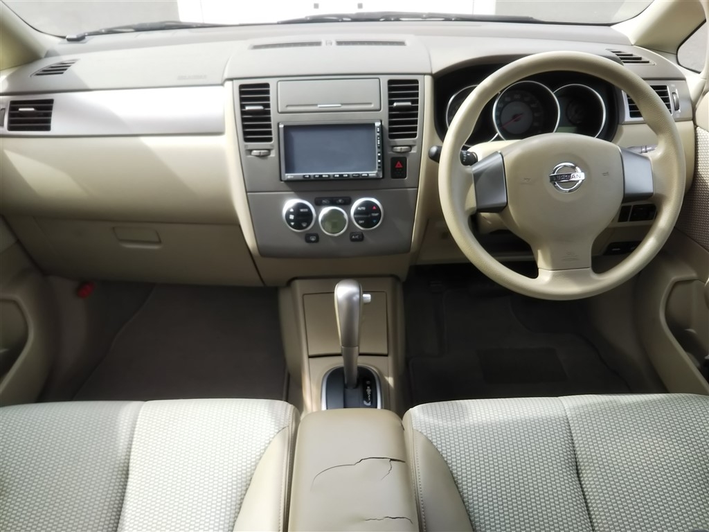 NISSAN TIIDA